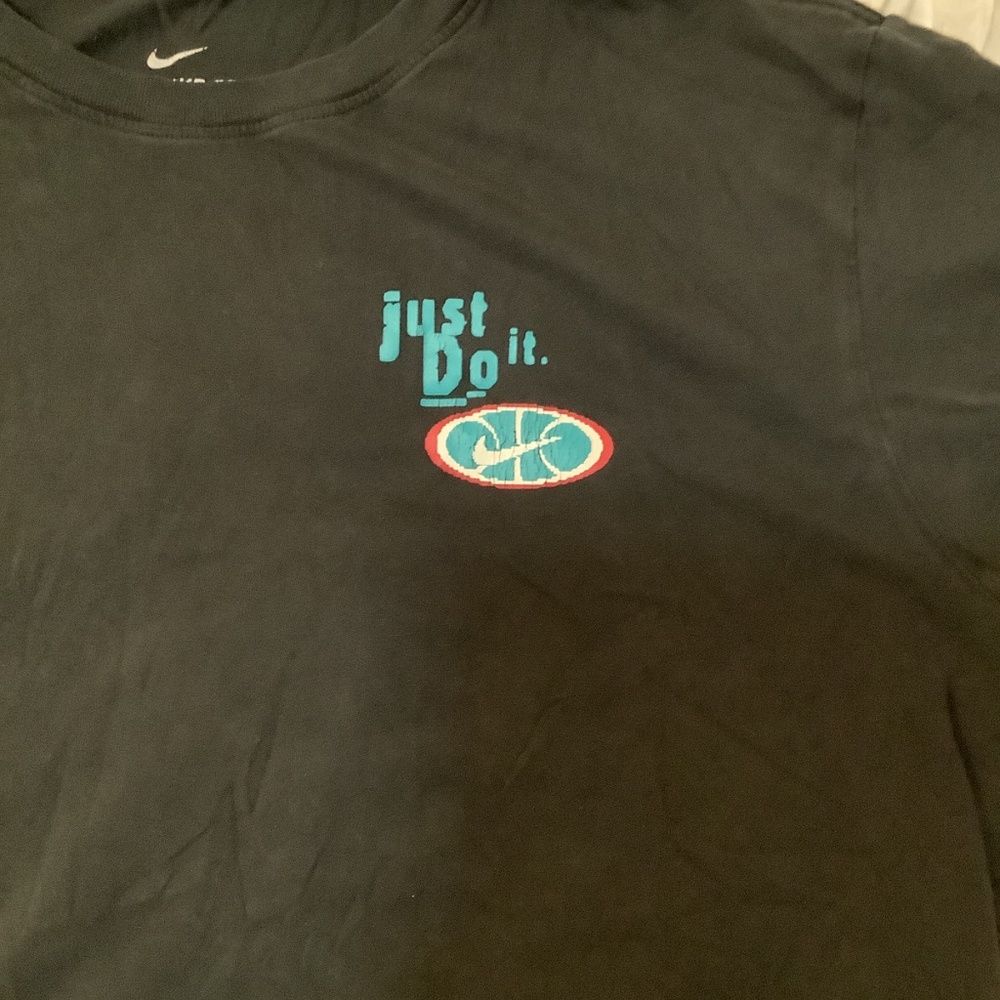 Black Nike Chest Graphic T-Shirt - Picture 2 of 2